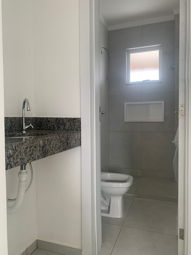 Vende Apartamento De 3 Quartos, Com 1 Suíte E 2 Vagas De Garagens Cobertas