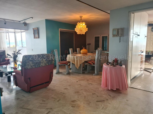 Pent House En Venta De 2 Niveles, Con Amplios Y Ventilados Espacios En San Bernardino, 25-4833