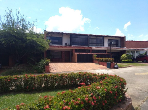Imagen 2 de 25 de Casa Amplia Ubicada En Urbanización Los Olivos, Puerto Ordaz