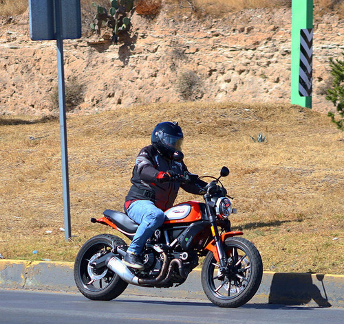 Ducati Scrambler Icon Color Tangerina Modelo 2020