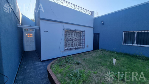 Venta De Casa De 4 Ambientes Con Cochera Y Fondo Libre En Wilde