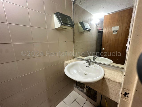 Local Comercial En Venta,la Castellana Mls #25-1771 Sc