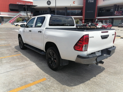 Imagen 5 de 11 de Toyota Hilux 2018 2.7 Cabina Doble Sr Mt