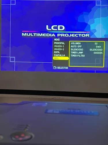 Proyector Hitachi 2000 Lumens Lamp. Nueva Convertidor Hdmi (Usado)