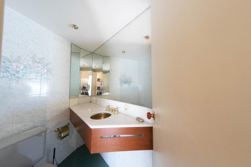 Imagen 7 de 14 de Venta Apartamento Pocitos 4 Dormitorios Y Servicio ,excelente Ubicación Y Vista