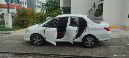 Imagen 7 de 15 de Honda Fit Arias Japonesa