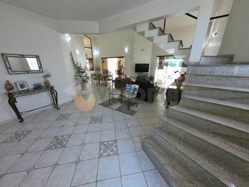 Sobrado Com 04 Dormitórios E 480m² No Sumaré - Caraguatatuba - Sp - So0138