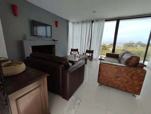 Hermosa Casa En Punta Piedras, Con Vista Al Mar.ref: 5581