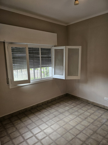 Solo Venta. Casa 4 Ambientes Con Quincho Y Parque
