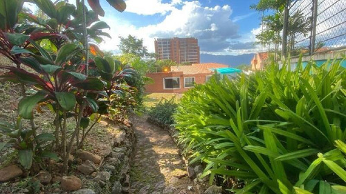 Josefina Toledo: Casa En Venta En Altos De Guataparo, 792m², Bellas Y Amplias Áreas Verdes, Planta 100% , Alta Seguridad, 269250