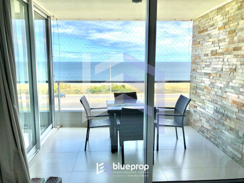 Imagen 6 de 14 de Apartamento Frente Al Mar En Playa Mansa Con Vistas Únicas.