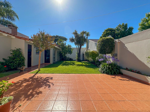 Casa En Venta En Banfield Oeste - Acepta Departamento En Parte De Pago!