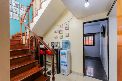 Venta Casa 5 Ambientes Cochera Y Patio - Liniers - Apto Credito