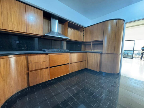 Venta De Apartamento, Altos De Guataparo, Edificio La Defense Cod 271147
