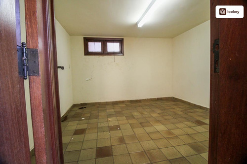 Imagem 9 de 15 de Aluguel De Casa Com 650m² E 8 Quartos - 2879
