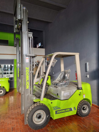 Autoelevador Zoomlion Fd25 Triple Torre - Bremotors