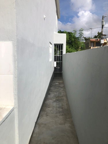 Hermosa Casa En Venta, Residencial Amalia, Autopista De San Isidro, Santo Domingo Este. República Dominicana