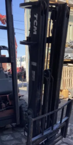 Autoelevador Tractor Ofrezco Torre Triple C/desplazador Tcm