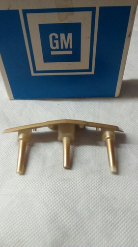 Escudo Parrilla Astra 2 07/ (dorado) Legítimo Gm
