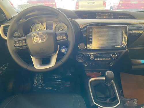 Imagen 11 de 15 de Toyota Hilux Srv 4x4 Manual M/t 0km - Año 2022 Disponible