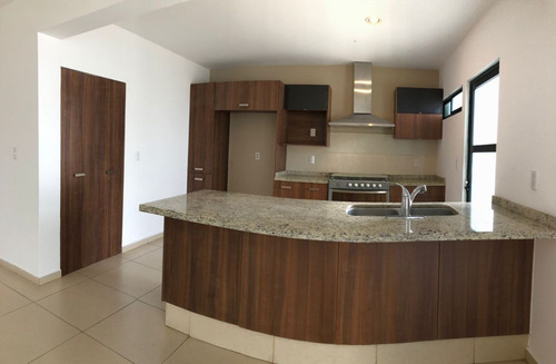 Imagen 6 de 21 de Se Vende Casa En El Refugio, Alberca, Frente Al Parque, Segu