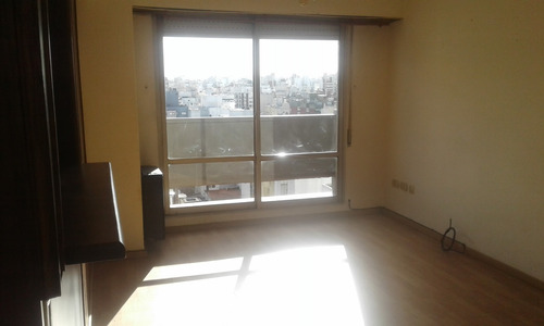 Imagen 3 de 13 de Depto.2 Amb.todo A La Calle-50 Mts.