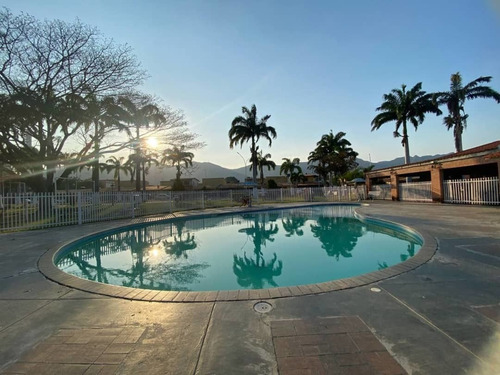 Imagen 10 de 15 de Leal Pérez Vende Townhouse San Diego Laguna Club Solocliente