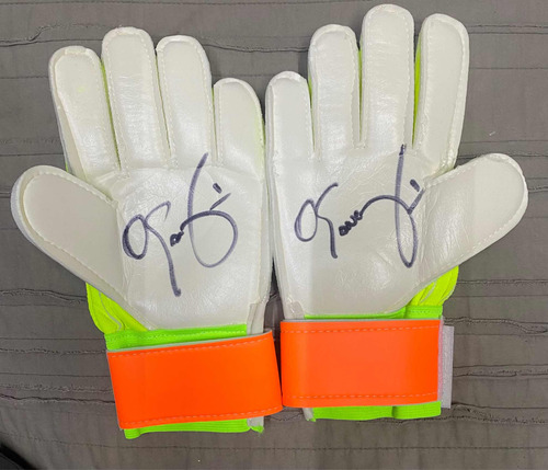 Guantes De Colección Autografiados Por Oswaldo Sánchez