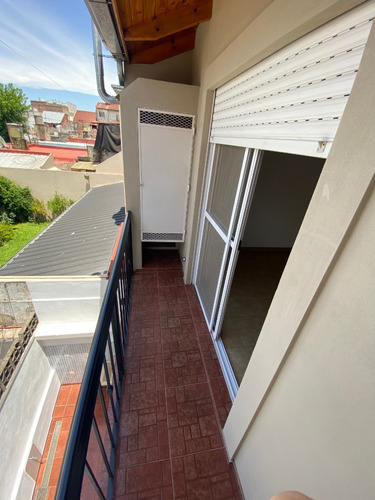 Imagen 17 de 19 de Excelente Duplex De 3 Ambientes. Reciclado A Nuevo