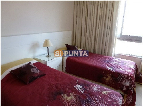 Imagen 10 de 25 de Edificio Con Servicios
