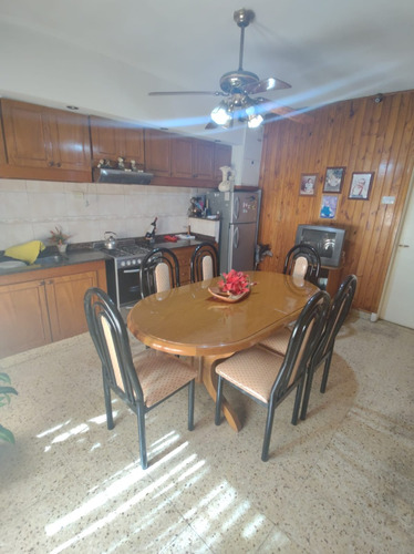 Oportunidad - Venta Casa 3 Ambientes Con Patio Y Cochera Grande - 190 M2 - Parrilla Y Quincho - Listo Para Mudarte- Villa Dominico, Avellaneda, Buenos Aires.