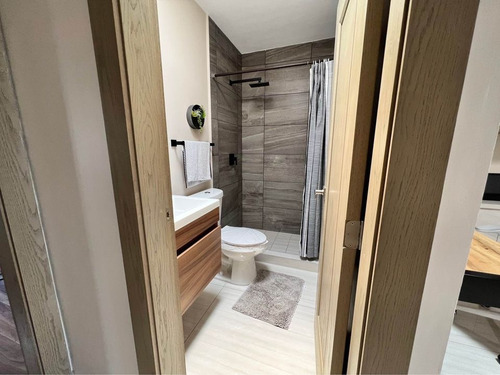 Venta De Casa (250m2) En Calle Cerrada A 10 Mins De Corazon De Santa Fe, Muy Bien Comunicado Db15-z74