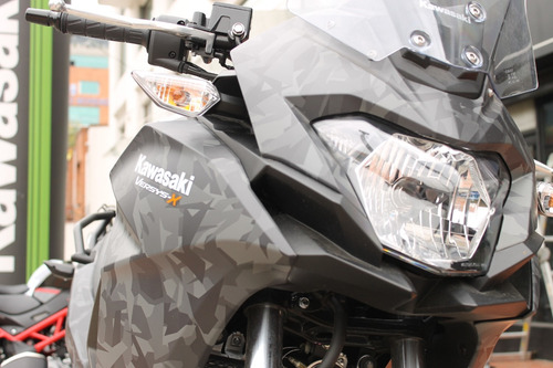 Kawasaki Versys 300 Camo - Negro 2020