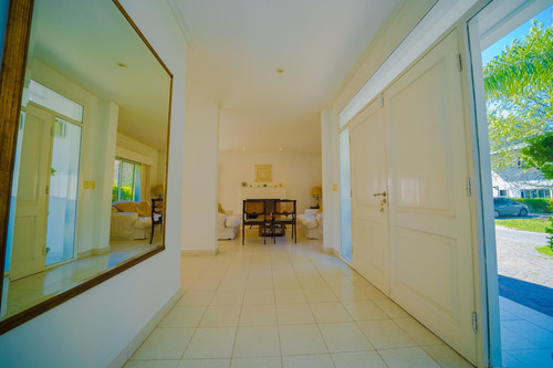 Imagen 6 de 30 de Alquiler Casa 6 Amb. En B. Cerrado Los Laureles