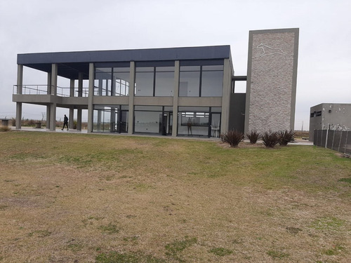 Imagen 10 de 16 de Haras Club De Campo