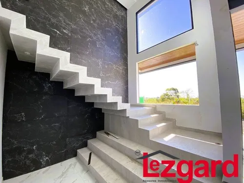 Esta Casa Ha Sido Cuidadosamente Diseñada Para Combinar La Belleza Estética Con La Funcionalidad. Cada Rincón De Esta Propiedad Refleja Una Atención Meticulosa A Los Detalles, Desde Los Acabados De Al