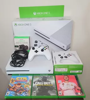 Consola Xbox One S 1t + 2 Controles+ Accesorios + 3 Juegos.