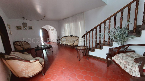 Ag. Casa Con Amplios Espacios Interiores Que Brindan La Oportunidad De Crear Un Hogar En Colinas De Bello Monte