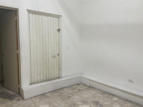 Local Comercial En Venta Y Renta Con Departamento En Col. Las Reynas, Irapuato, Gto.
