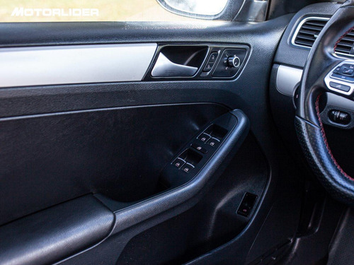 Imagen 21 de 25 de Volkswagen Vento 2.0 Gli Dsg | Permuta / Financia