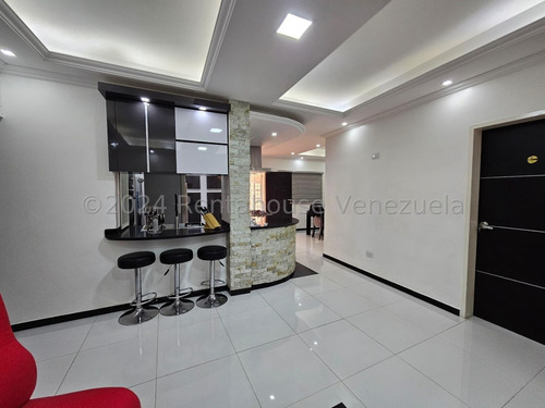 Exclusiva Casa En Venta Con Piscina Area De Gimnasio Cocina Moderna Y Areas Remodeladas Area Parrilla Amplio Estacionamiento Calle Parentesis El Limon Estef 25-15349