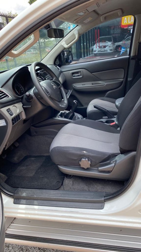 Imagen 9 de 14 de Mitsubishi L200 2018 2.4 Cabina Doble 4x2 Mt