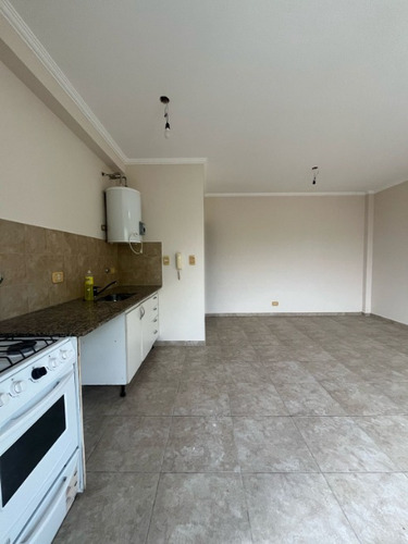 Monoambiente En Alquiler En Moron Sur
