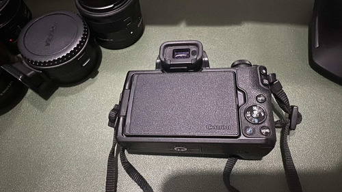 Canon Eos M50 Mark Ii, Sin Espejo Color Negro (Usado)