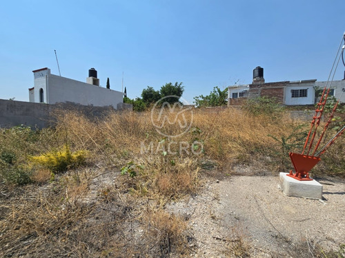 Terreno En Venta En Col. Parotas Con Conexión A Servicios.