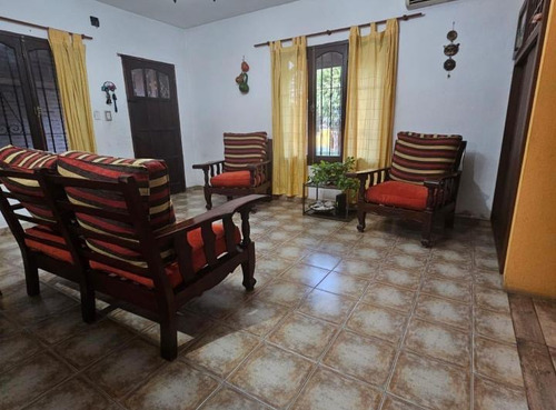 Linda Casa Familiar De 2 Pisos A Pocas Cuadras De La Ruta