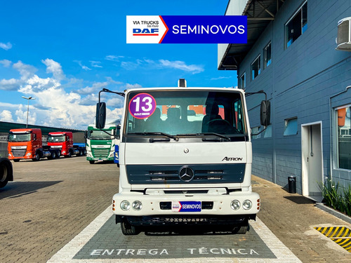Imagem 2 de 13 de Mercedes-benz Atron 1719 2p (diesel)(e5) 2013/2013 Via Truc