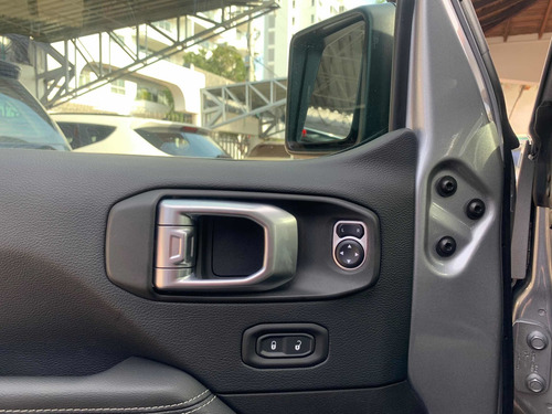 Jeep Wrangler Sahara