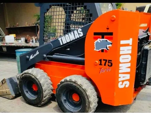 Minicargador Thomas T175