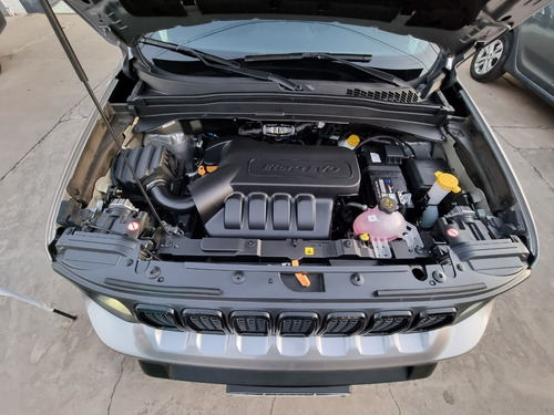 Imagen 12 de 15 de Jeep Renegade Sport 1.8 At